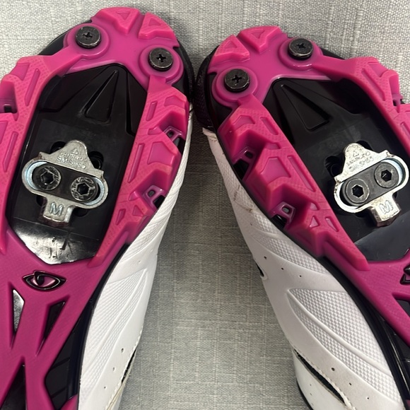 Giro Manta women’s clip in shoes - Picture 3 of 5